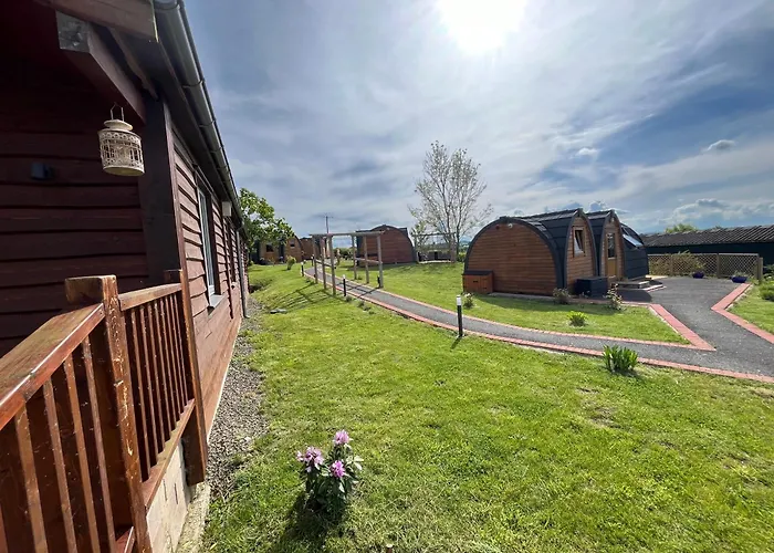 Hedgehog Glamping Pod School House Farm